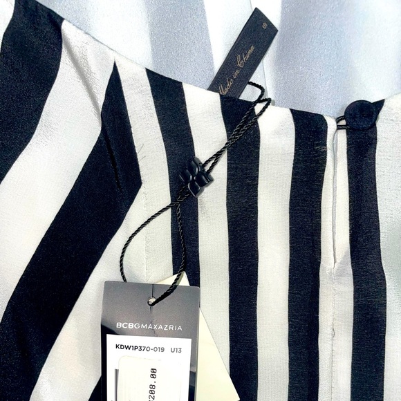 NWT BCBG white and black striped top! Read description! MAKE AN OFFER! 🤩❤️👀😍 - Picture 3 of 5